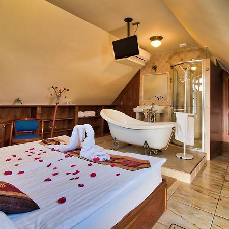 Palazzo Wellness Villa エゲル エクステリア 写真