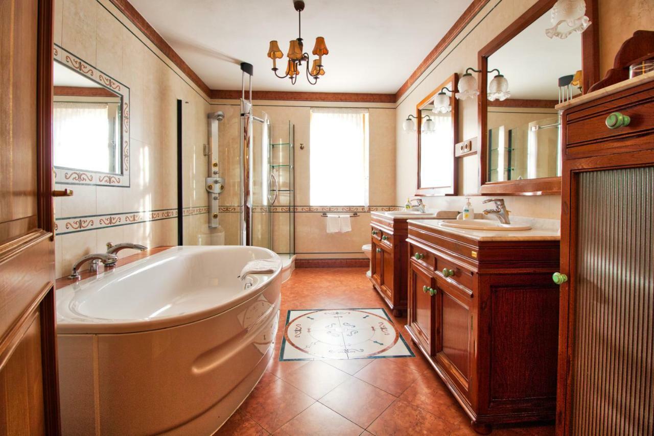 Palazzo Wellness Villa エゲル エクステリア 写真