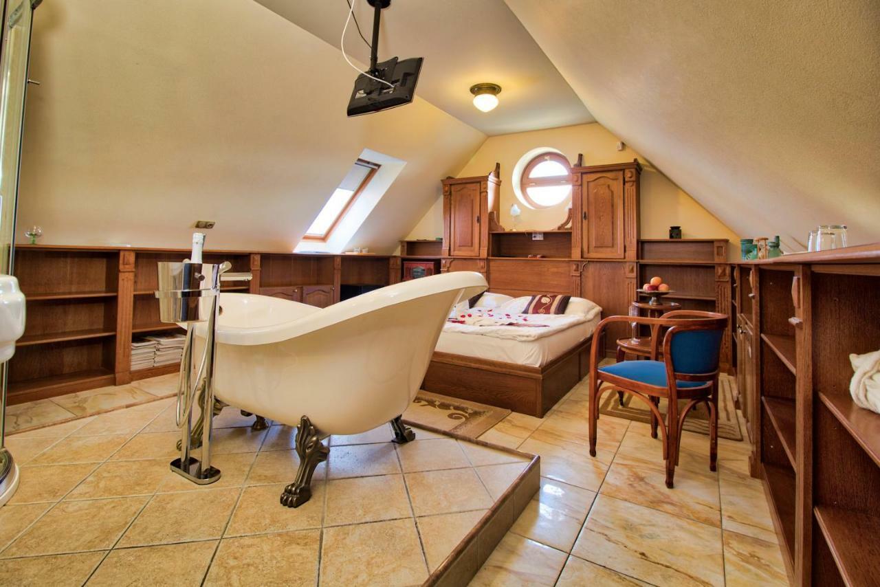 Palazzo Wellness Villa エゲル エクステリア 写真