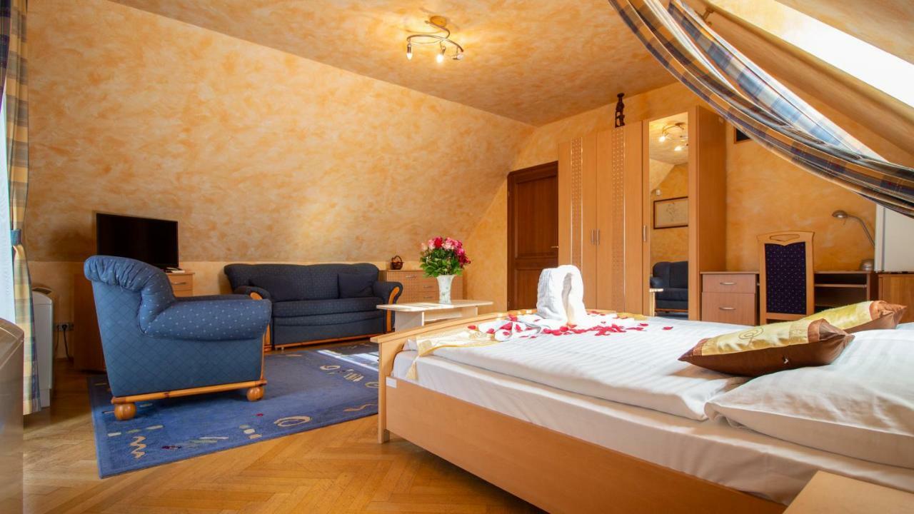 Palazzo Wellness Villa エゲル エクステリア 写真