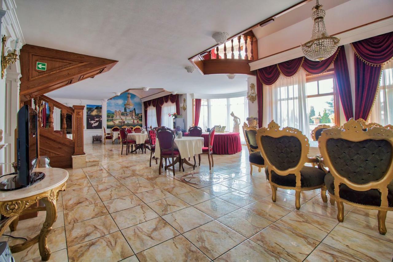 Palazzo Wellness Villa エゲル エクステリア 写真